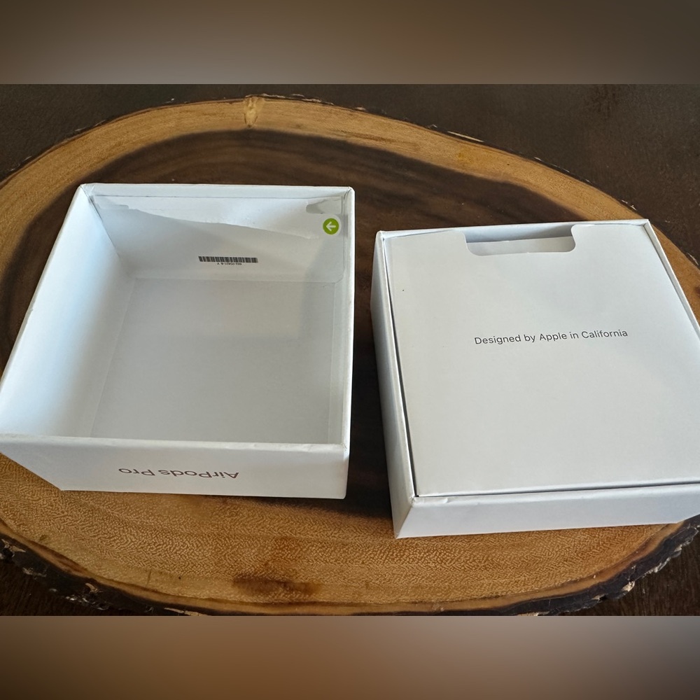 BOX & EAR TIPS ONLY Original Apple AirPods Pro 2nd Gen Box w/New Ear Tips
XS+S+L - Picture 6 of 12